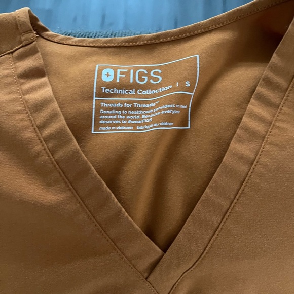 Figs Scrub Top S - Picture 2 of 3